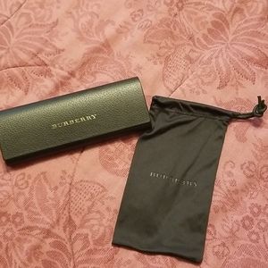 NWOT Burberry glasses case & dustbag